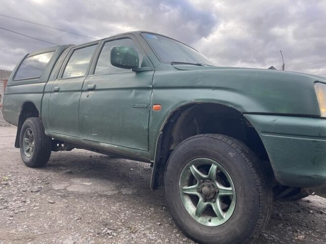 Зеленый Мицубиси Л 200, объемом двигателя 2.5 л и пробегом 250 тыс. км за 4200 $, фото 5 на Automoto.ua