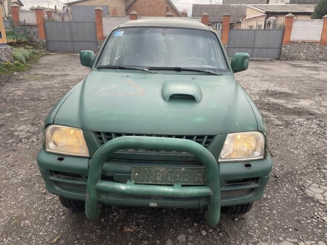 Зеленый Мицубиси Л 200, объемом двигателя 2.5 л и пробегом 250 тыс. км за 4200 $, фото 1 на Automoto.ua