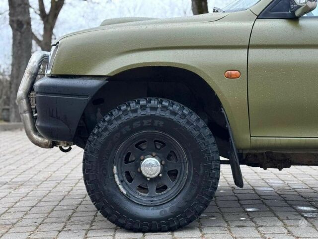 Зеленый Мицубиси Л 200, объемом двигателя 2.5 л и пробегом 197 тыс. км за 2600 $, фото 6 на Automoto.ua