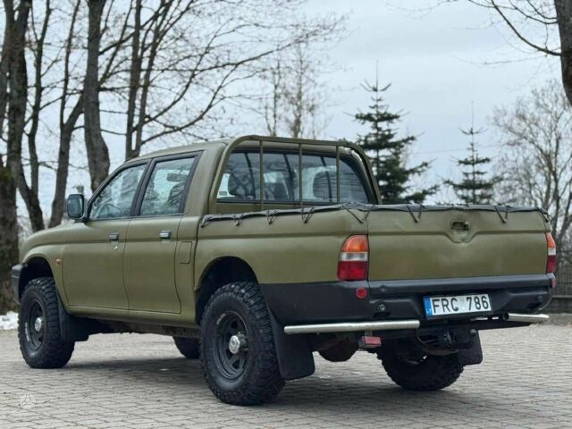 Зеленый Мицубиси Л 200, объемом двигателя 2.5 л и пробегом 197 тыс. км за 2600 $, фото 1 на Automoto.ua