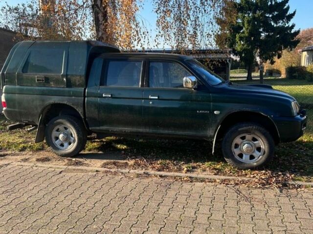 Зеленый Мицубиси Л 200, объемом двигателя 2.5 л и пробегом 380 тыс. км за 4875 $, фото 1 на Automoto.ua