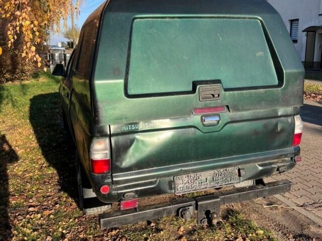 Зеленый Мицубиси Л 200, объемом двигателя 2.5 л и пробегом 380 тыс. км за 4875 $, фото 2 на Automoto.ua