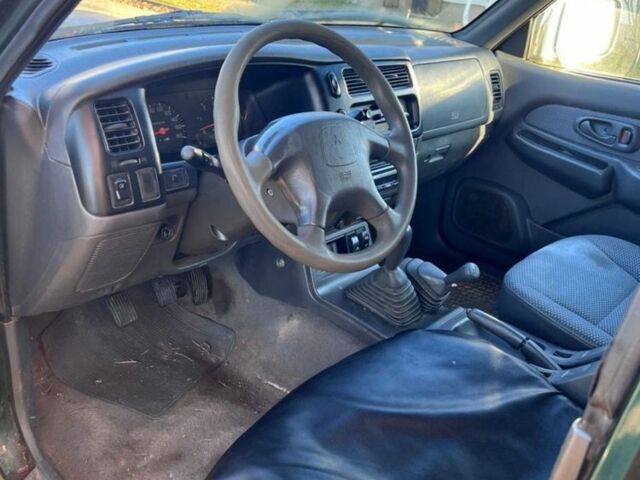 Зеленый Мицубиси Л 200, объемом двигателя 2.5 л и пробегом 380 тыс. км за 4875 $, фото 5 на Automoto.ua