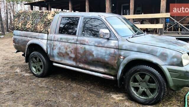 Зелений Міцубісі Л 200, об'ємом двигуна 2.5 л та пробігом 120 тис. км за 4700 $, фото 1 на Automoto.ua