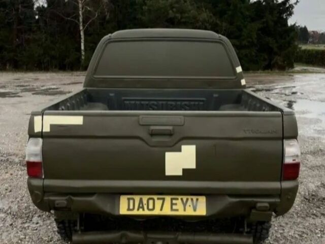 Зелений Міцубісі Л 200, об'ємом двигуна 2.5 л та пробігом 224 тис. км за 2550 $, фото 4 на Automoto.ua