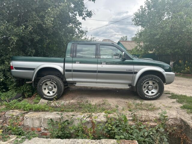 Зеленый Мицубиси Л 200, объемом двигателя 2.5 л и пробегом 124 тыс. км за 4800 $, фото 2 на Automoto.ua