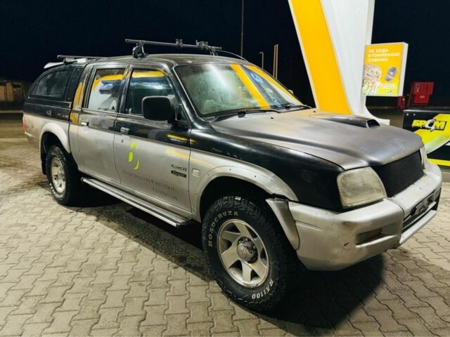 Зеленый Мицубиси Л 200, объемом двигателя 0 л и пробегом 130 тыс. км за 4500 $, фото 2 на Automoto.ua