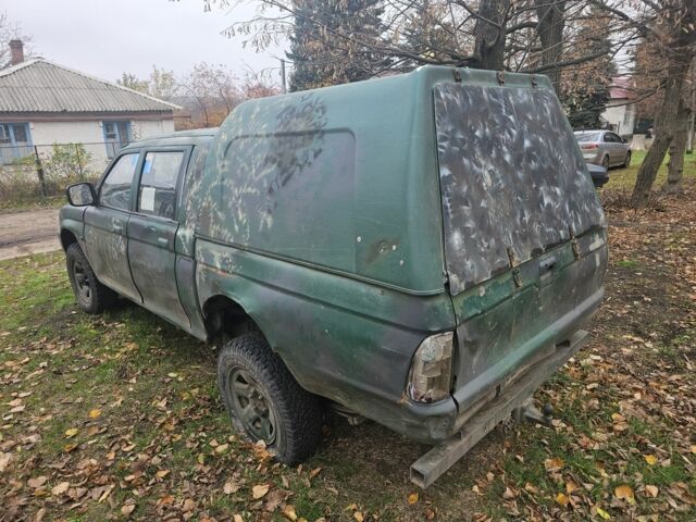 Зелений Міцубісі Л 200, об'ємом двигуна 2.5 л та пробігом 250 тис. км за 2620 $, фото 3 на Automoto.ua