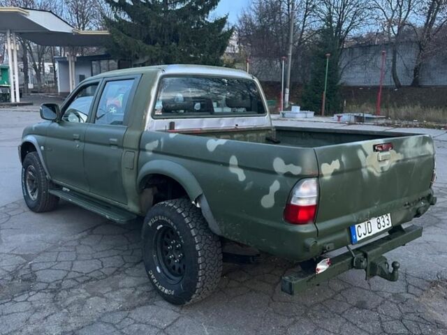 Зеленый Мицубиси Л 200, объемом двигателя 2.5 л и пробегом 380 тыс. км за 4400 $, фото 1 на Automoto.ua