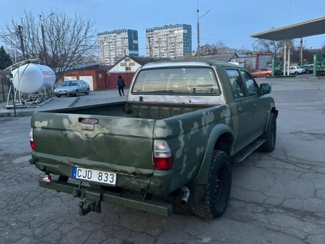 Зеленый Мицубиси Л 200, объемом двигателя 2.5 л и пробегом 380 тыс. км за 4400 $, фото 4 на Automoto.ua