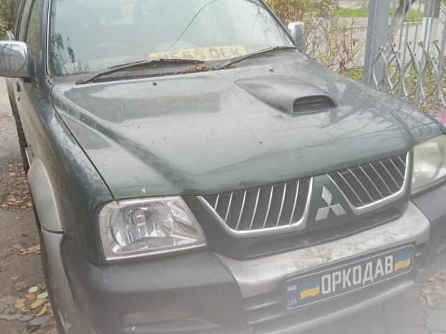 Зеленый Мицубиси Л 200, объемом двигателя 2.5 л и пробегом 200 тыс. км за 2500 $, фото 2 на Automoto.ua