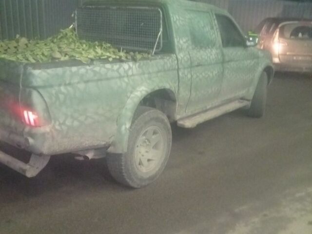 Зеленый Мицубиси Л 200, объемом двигателя 2.5 л и пробегом 500 тыс. км за 4971 $, фото 4 на Automoto.ua