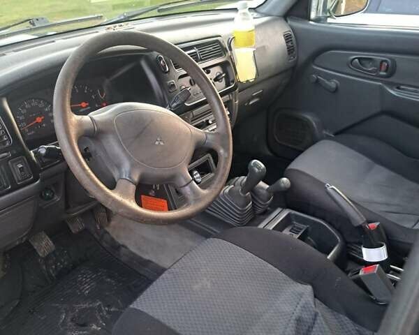 Зеленый Мицубиси Л 200, объемом двигателя 2.5 л и пробегом 264 тыс. км за 5537 $, фото 7 на Automoto.ua