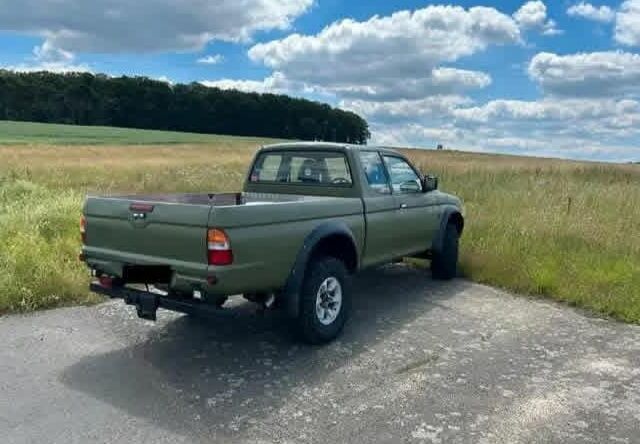 Зеленый Мицубиси Л 200, объемом двигателя 2.5 л и пробегом 259 тыс. км за 3597 $, фото 5 на Automoto.ua
