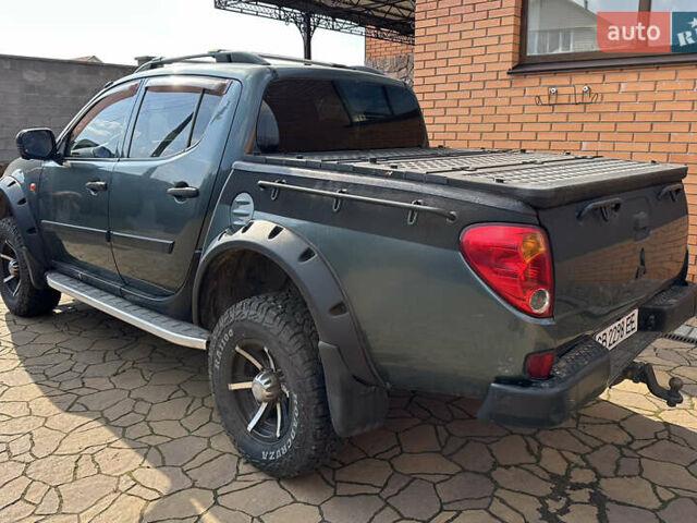 Зелений Міцубісі Л 200, об'ємом двигуна 2.48 л та пробігом 466 тис. км за 14000 $, фото 4 на Automoto.ua