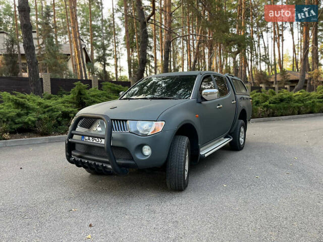 Мицубиси Л 200 2007 в Новомосковске на Automoto.ua Зеленый Мицубиси Л 200, объемом двигателя 2.5 л и пробегом 300 тыс. км за 10500 $, фото 5 на Automoto.ua
