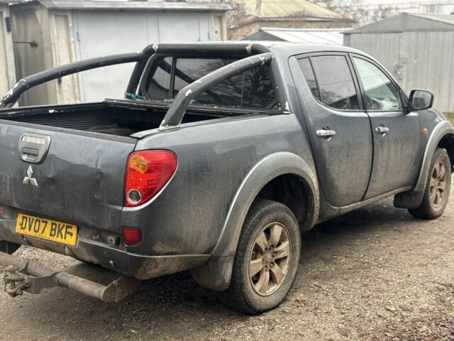 Зеленый Мицубиси Л 200, объемом двигателя 0 л и пробегом 200 тыс. км за 4500 $, фото 2 на Automoto.ua