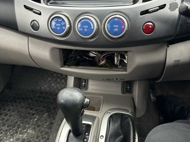 Зеленый Мицубиси Л 200, объемом двигателя 0 л и пробегом 200 тыс. км за 4500 $, фото 5 на Automoto.ua