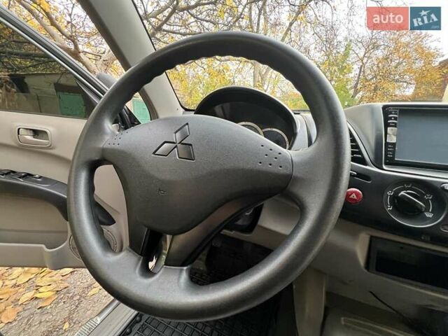 Мицубиси Л 200 2007 в Одессе на Automoto.ua Зеленый Мицубиси Л 200, объемом двигателя 2.5 л и пробегом 132 тыс. км за 12500 $, фото 9 на Automoto.ua