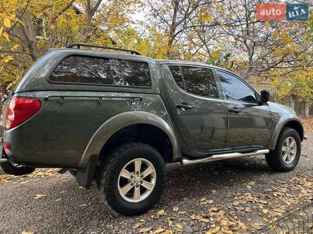 Мицубиси Л 200 2007 в Одессе на Automoto.ua Зеленый Мицубиси Л 200, объемом двигателя 2.5 л и пробегом 132 тыс. км за 12500 $, фото 4 на Automoto.ua