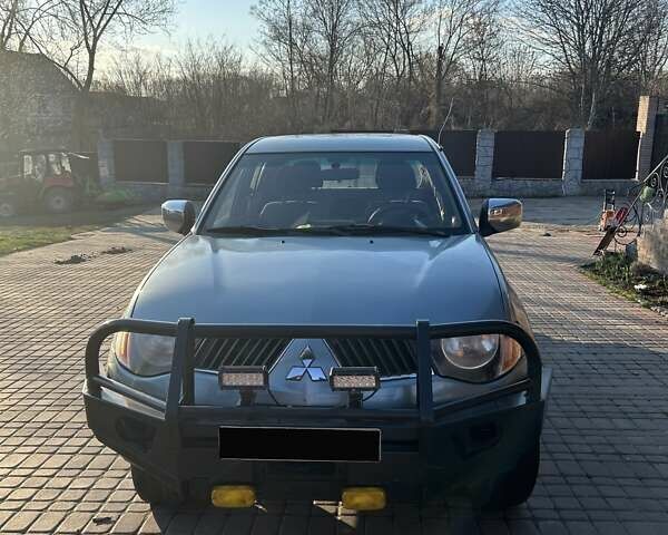 Зелений Міцубісі Л 200, об'ємом двигуна 2.5 л та пробігом 260 тис. км за 11500 $, фото 4 на Automoto.ua