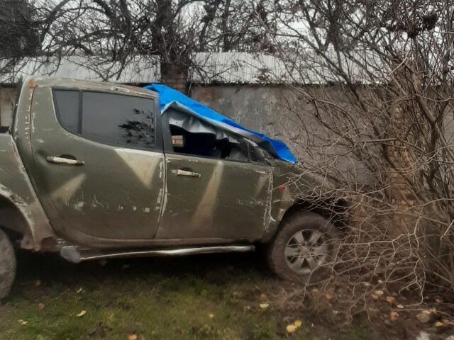 Зеленый Мицубиси Л 200, объемом двигателя 0 л и пробегом 200 тыс. км за 2500 $, фото 3 на Automoto.ua