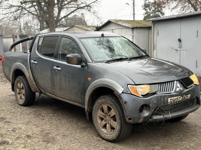 Зеленый Мицубиси Л 200, объемом двигателя 0 л и пробегом 200 тыс. км за 4500 $, фото 3 на Automoto.ua