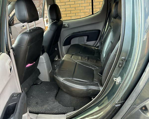 Зелений Міцубісі Л 200, об'ємом двигуна 2.48 л та пробігом 466 тис. км за 14000 $, фото 10 на Automoto.ua