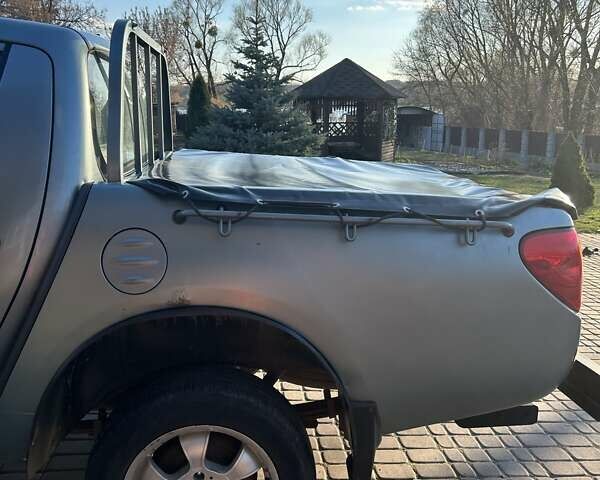 Зелений Міцубісі Л 200, об'ємом двигуна 2.5 л та пробігом 260 тис. км за 11500 $, фото 3 на Automoto.ua