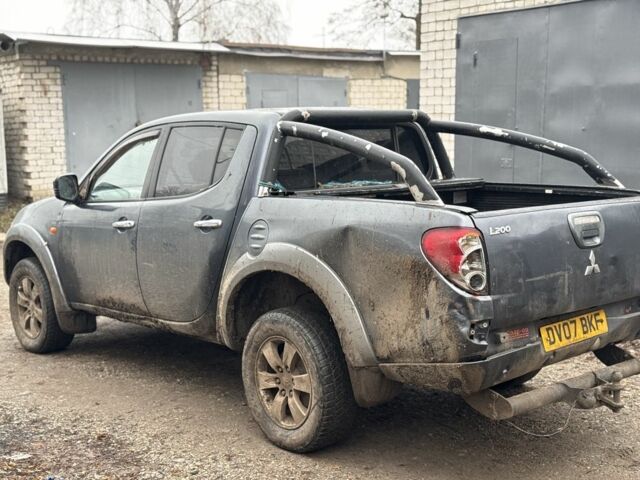 Зеленый Мицубиси Л 200, объемом двигателя 0 л и пробегом 200 тыс. км за 4500 $, фото 1 на Automoto.ua