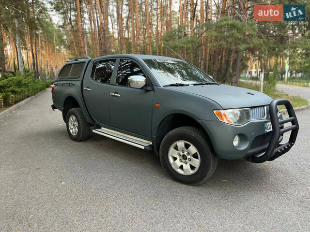 Мицубиси Л 200 2007 в Новомосковске на Automoto.ua Зеленый Мицубиси Л 200, объемом двигателя 2.5 л и пробегом 300 тыс. км за 10500 $, фото 6 на Automoto.ua