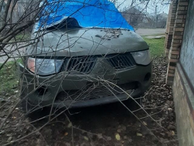 Зеленый Мицубиси Л 200, объемом двигателя 0 л и пробегом 200 тыс. км за 2500 $, фото 4 на Automoto.ua