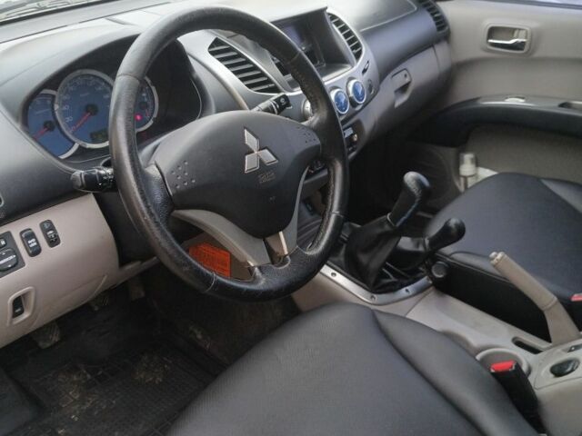 Зелений Міцубісі Л 200, об'ємом двигуна 2 л та пробігом 257 тис. км за 14500 $, фото 6 на Automoto.ua