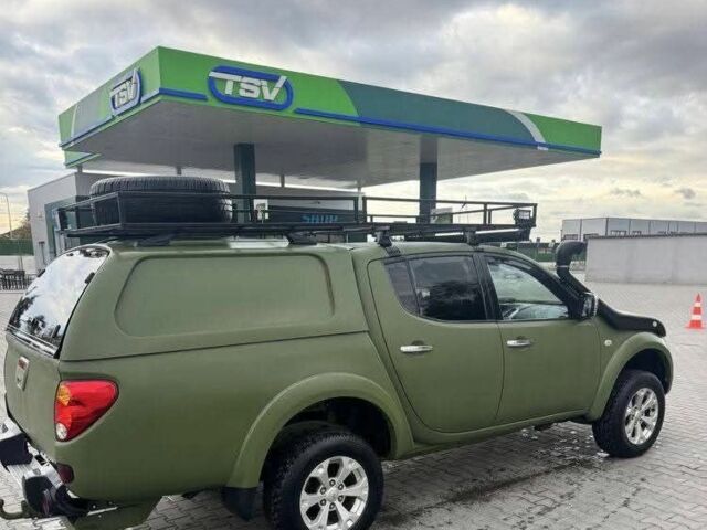 Зеленый Мицубиси Л 200, объемом двигателя 2.5 л и пробегом 242 тыс. км за 2900 $, фото 4 на Automoto.ua