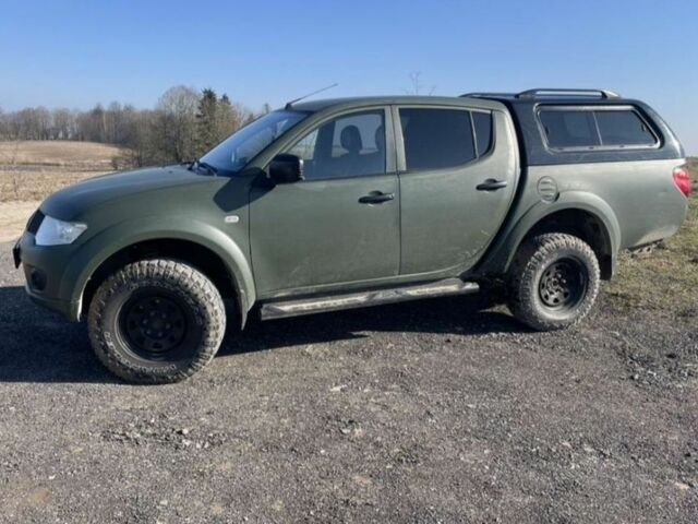 Зеленый Мицубиси Л 200, объемом двигателя 2.5 л и пробегом 263 тыс. км за 4200 $, фото 3 на Automoto.ua