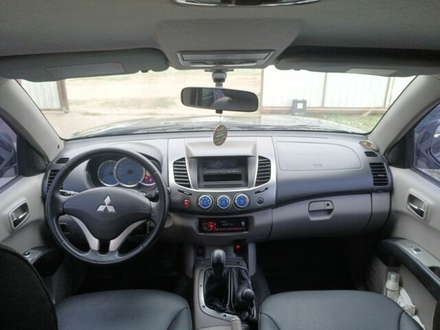 Зелений Міцубісі Л 200, об'ємом двигуна 2 л та пробігом 257 тис. км за 14500 $, фото 7 на Automoto.ua