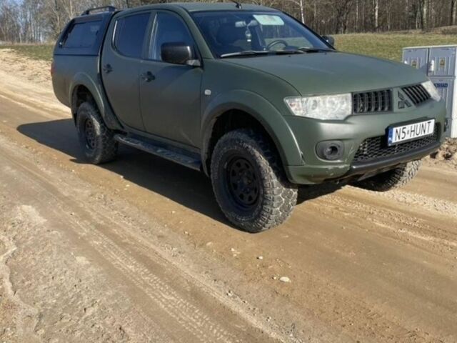 Зеленый Мицубиси Л 200, объемом двигателя 2.5 л и пробегом 263 тыс. км за 4200 $, фото 1 на Automoto.ua