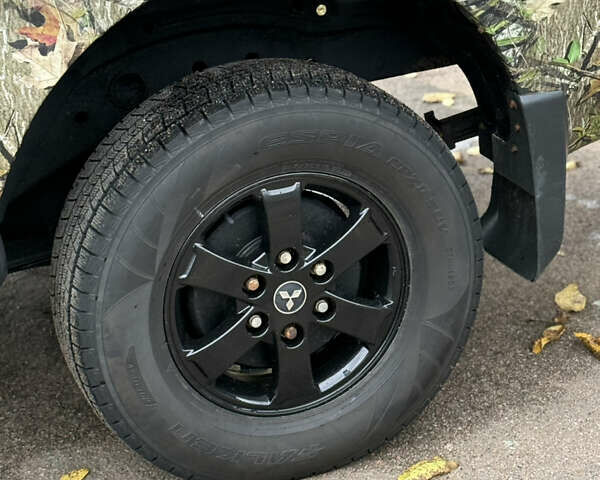 Зеленый Мицубиси Л 200, объемом двигателя 2.5 л и пробегом 362 тыс. км за 12300 $, фото 19 на Automoto.ua