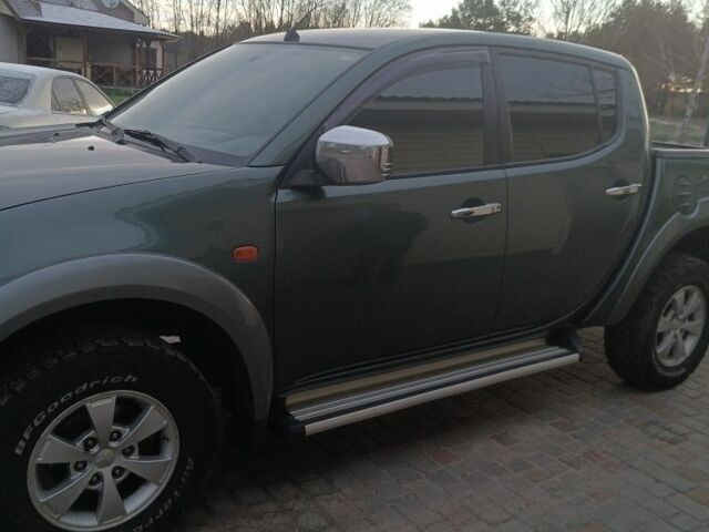 Зелений Міцубісі Л 200, об'ємом двигуна 2 л та пробігом 257 тис. км за 14500 $, фото 2 на Automoto.ua