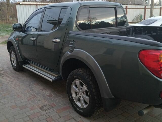 Зелений Міцубісі Л 200, об'ємом двигуна 2 л та пробігом 257 тис. км за 14500 $, фото 1 на Automoto.ua