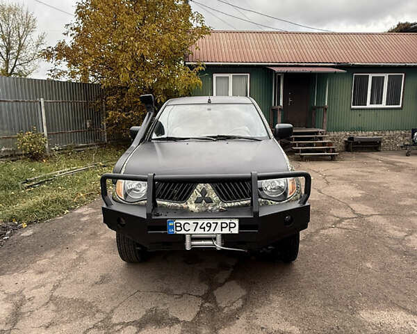 Зеленый Мицубиси Л 200, объемом двигателя 2.5 л и пробегом 362 тыс. км за 12300 $, фото 4 на Automoto.ua