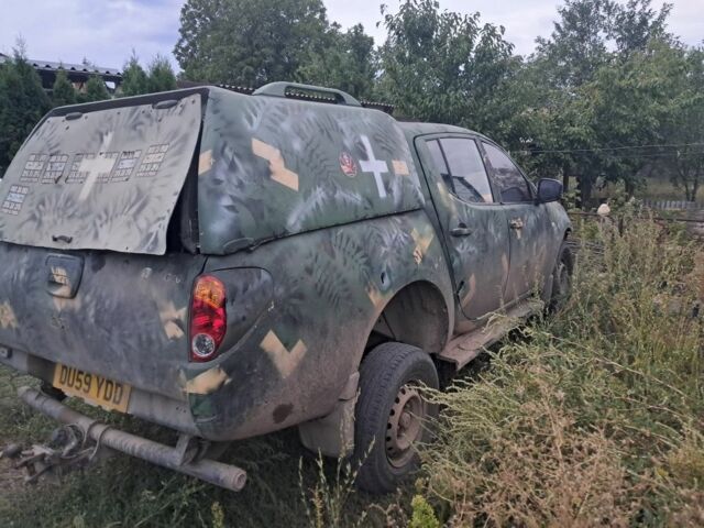 Зелений Міцубісі Л 200, об'ємом двигуна 0 л та пробігом 300 тис. км за 5000 $, фото 1 на Automoto.ua