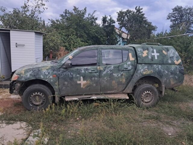Зелений Міцубісі Л 200, об'ємом двигуна 0 л та пробігом 300 тис. км за 5000 $, фото 2 на Automoto.ua