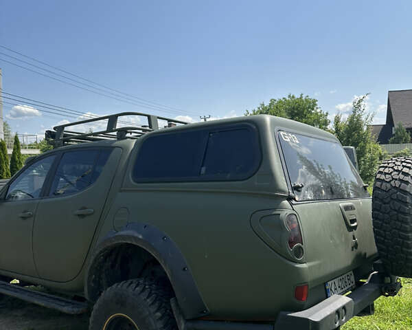 Оранжевый Мицубиси Л 200, объемом двигателя 2.48 л и пробегом 122 тыс. км за 18000 $, фото 3 на Automoto.ua