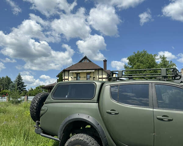 Оранжевый Мицубиси Л 200, объемом двигателя 2.48 л и пробегом 122 тыс. км за 18000 $, фото 1 на Automoto.ua