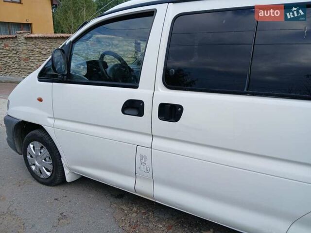 Белый Мицубиси Л 400, объемом двигателя 2.48 л и пробегом 323 тыс. км за 3300 $, фото 2 на Automoto.ua