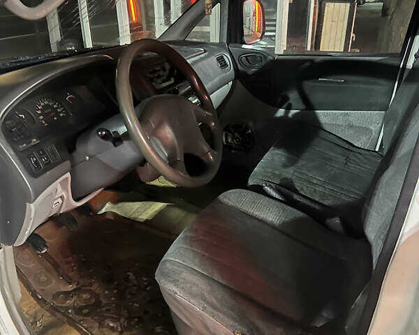 Белый Мицубиси Л 400, объемом двигателя 0 л и пробегом 370 тыс. км за 3000 $, фото 2 на Automoto.ua