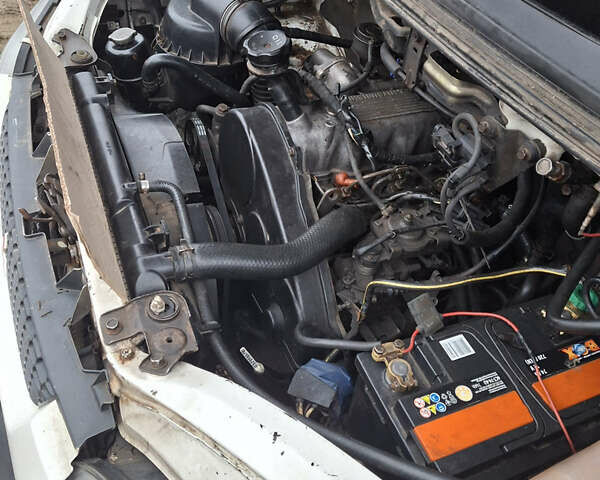 Белый Мицубиси Л 400, объемом двигателя 2.48 л и пробегом 326 тыс. км за 6800 $, фото 13 на Automoto.ua