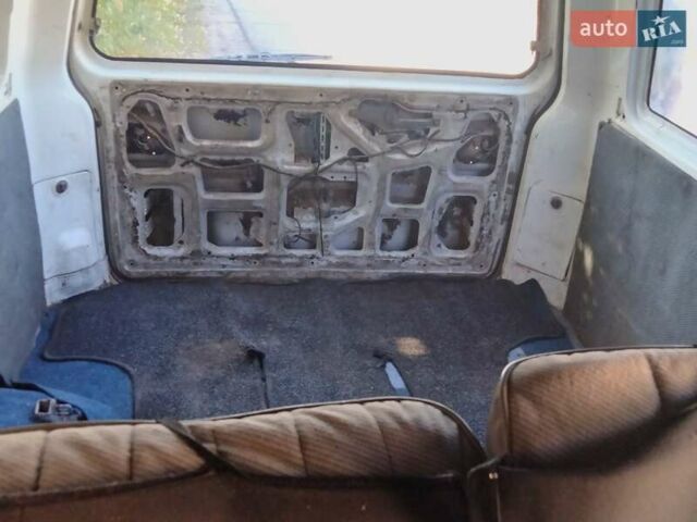 Белый Мицубиси Л 400, объемом двигателя 2.48 л и пробегом 294 тыс. км за 4800 $, фото 15 на Automoto.ua