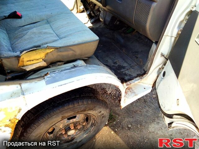 Белый Мицубиси Л300, объемом двигателя 2.5 л и пробегом 0 тыс. км за 1500 $, фото 4 на Automoto.ua